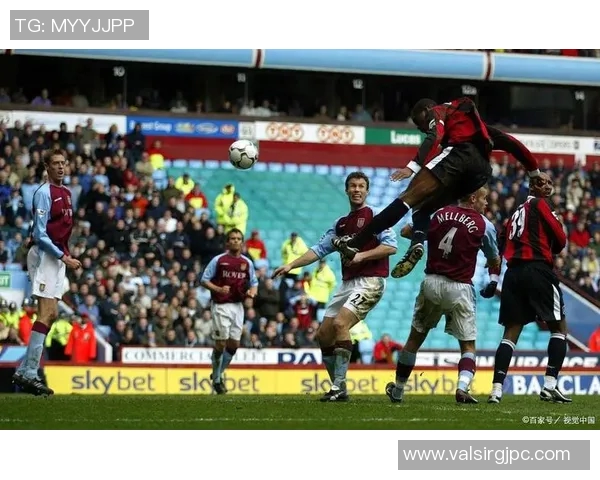 菲利普斯在利兹联的辉煌成就与曼城的挑战与困境分析