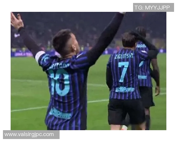 尤文图斯逆袭击败AC米兰，三连胜傲视群雄